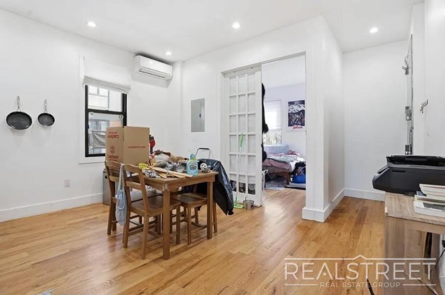 225 Halsey St - Photo 4 of 8