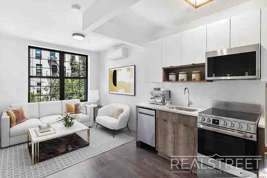 771 Lexington Ave