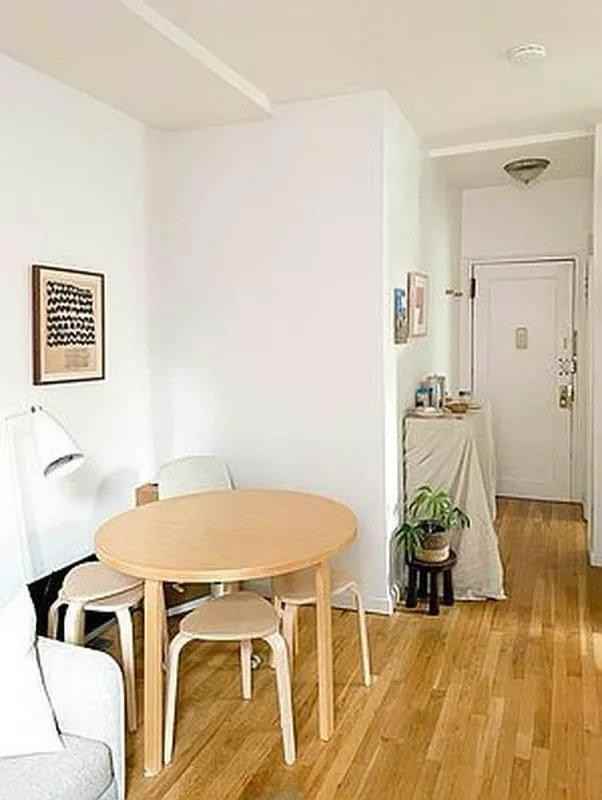 166 Suffolk St - Photo 3 of 5