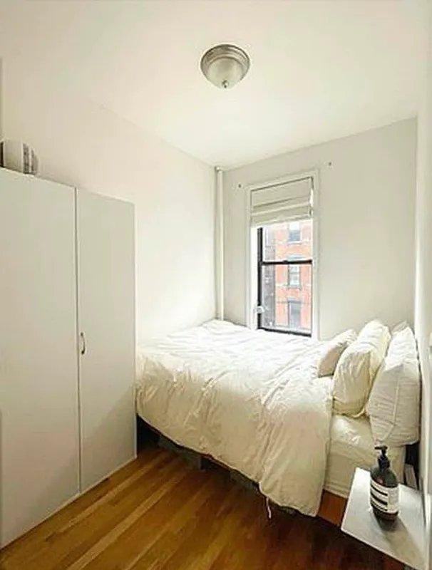166 Suffolk St - Photo 5 of 5