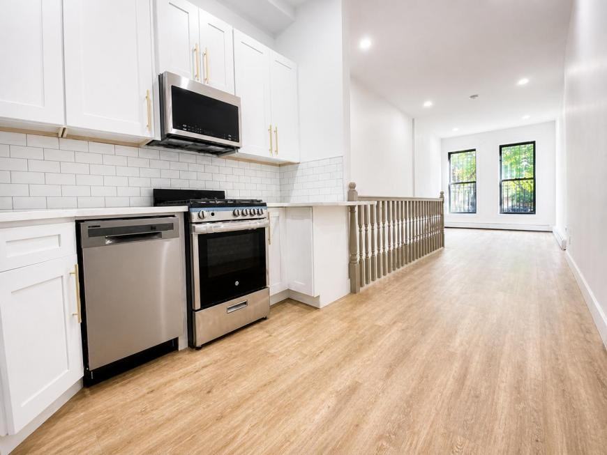 193 Jefferson Ave - Photo 4 of 6