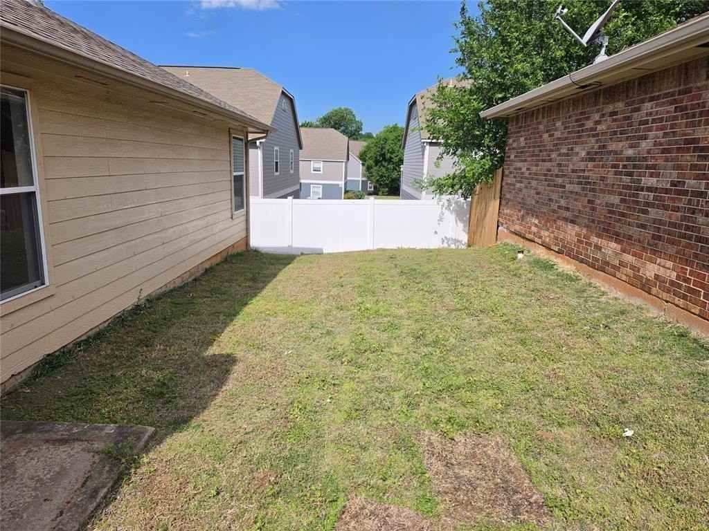 2425 Cherry Ln - Photo 4 of 11