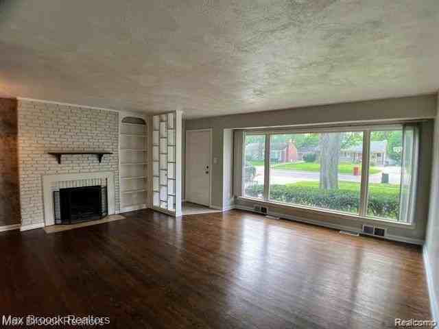 27422 Lexington Pkwy - Photo 2 of 14