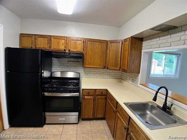27422 Lexington Pkwy - Photo 6 of 14