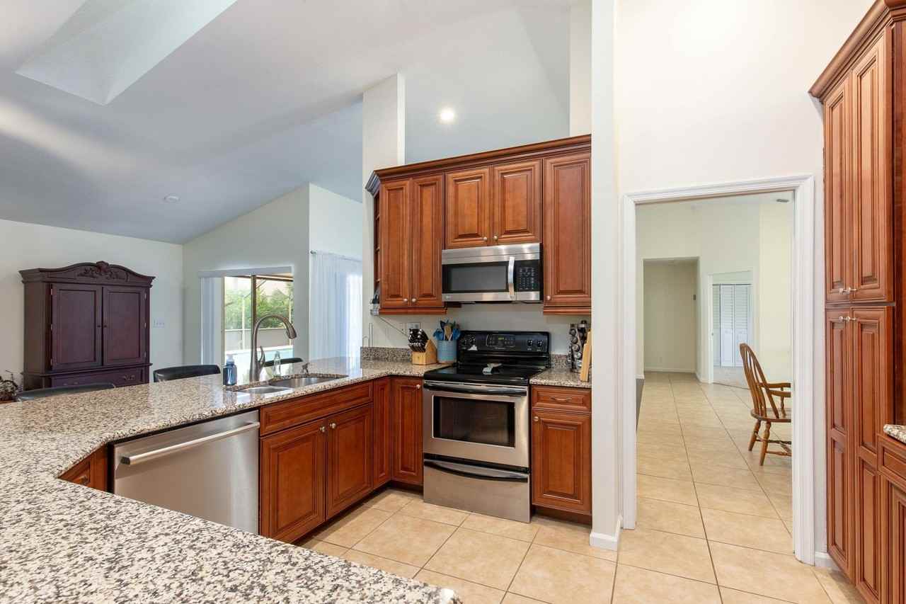 1741 Grantham Dr - Photo 5 of 25