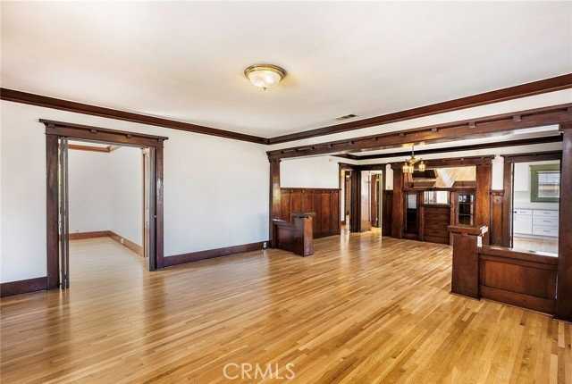 2515 E 4th St - Photo 2 of 8