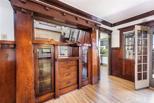 2515 E 4th St - Photo 3 of 8
