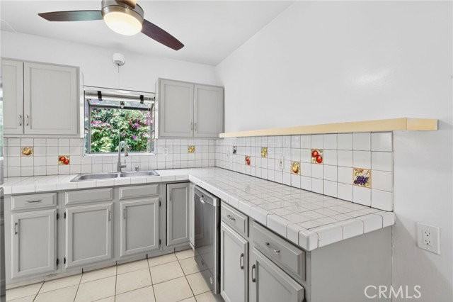 1145 N Genesee Ave - Photo 4 of 8