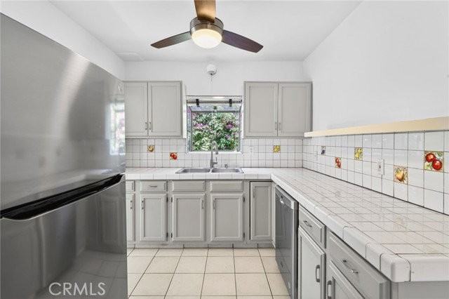 1145 N Genesee Ave - Photo 5 of 8