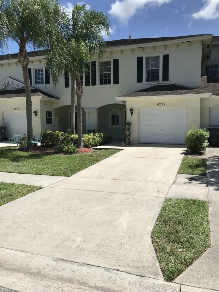 4234 Emerald Vis - Photo 2 of 24