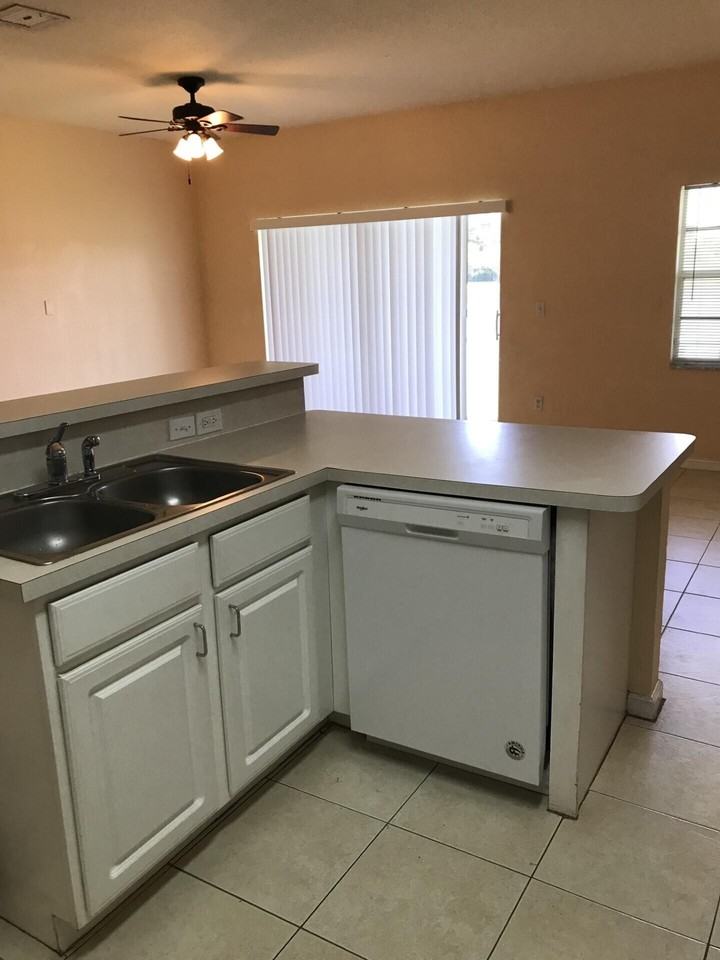 4234 Emerald Vis - Photo 7 of 24