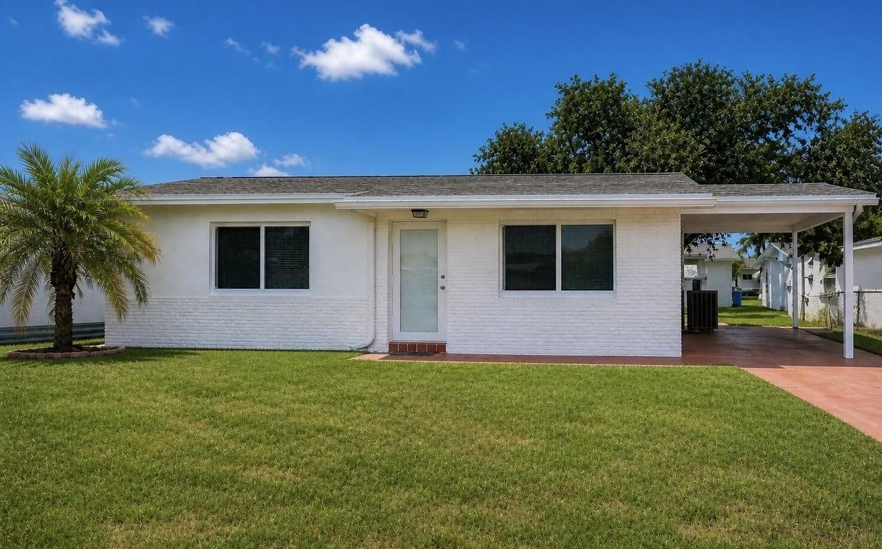 1045 Nw 73rd Ave - Photo 2 of 8