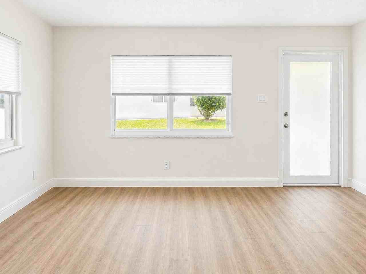 1045 Nw 73rd Ave - Photo 3 of 8