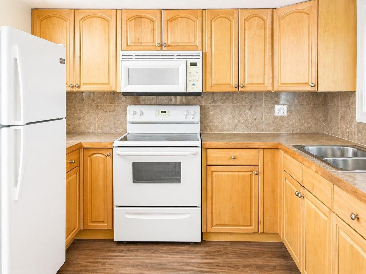 1045 Nw 73rd Ave - Photo 7 of 8