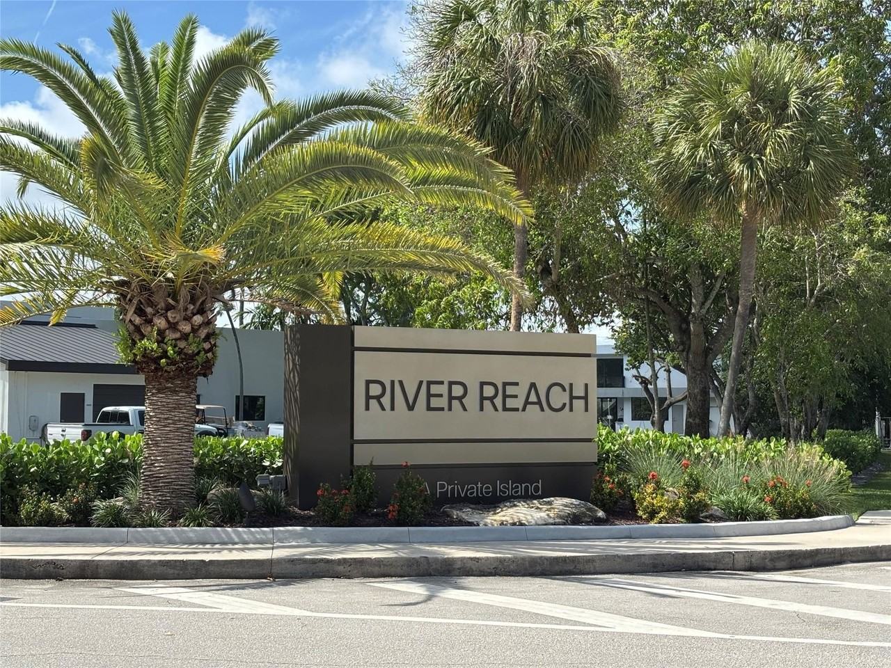 900 River Reach Dr #521