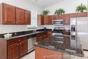 1446 Se Tidewater Pl - Photo 3 of 27