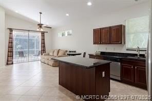 1446 Se Tidewater Pl - Photo 5 of 27