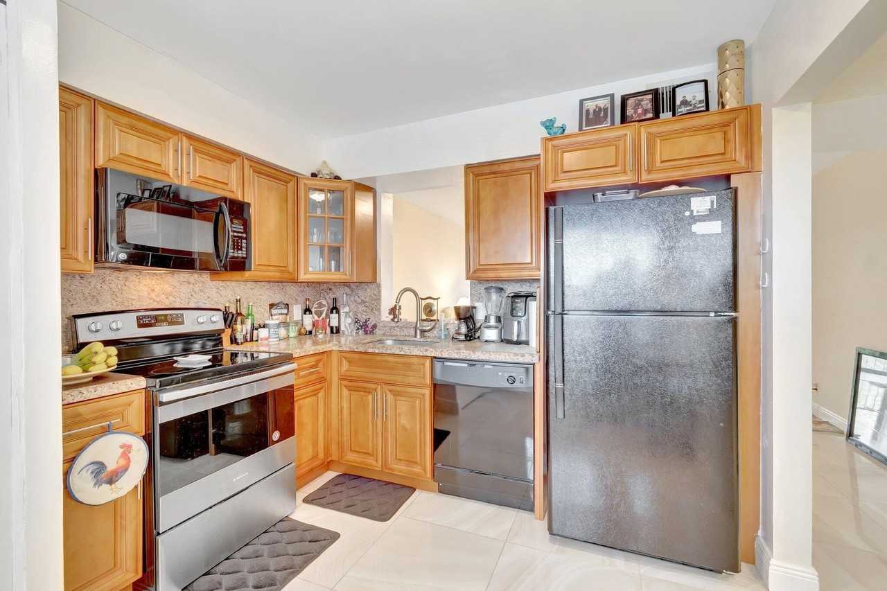 14723 Cumberland Dr #404B - Photo 3 of 44