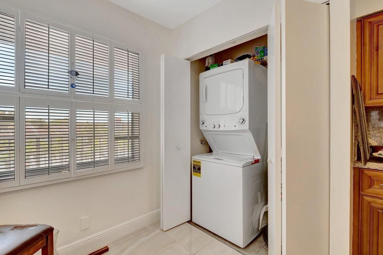 14723 Cumberland Dr #404B - Photo 5 of 44