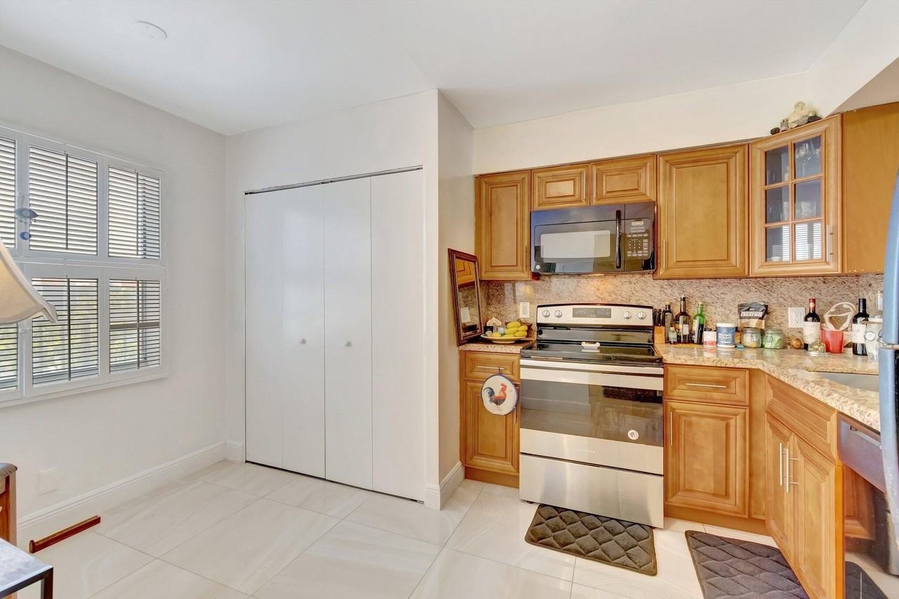14723 Cumberland Dr #404B - Photo 6 of 44