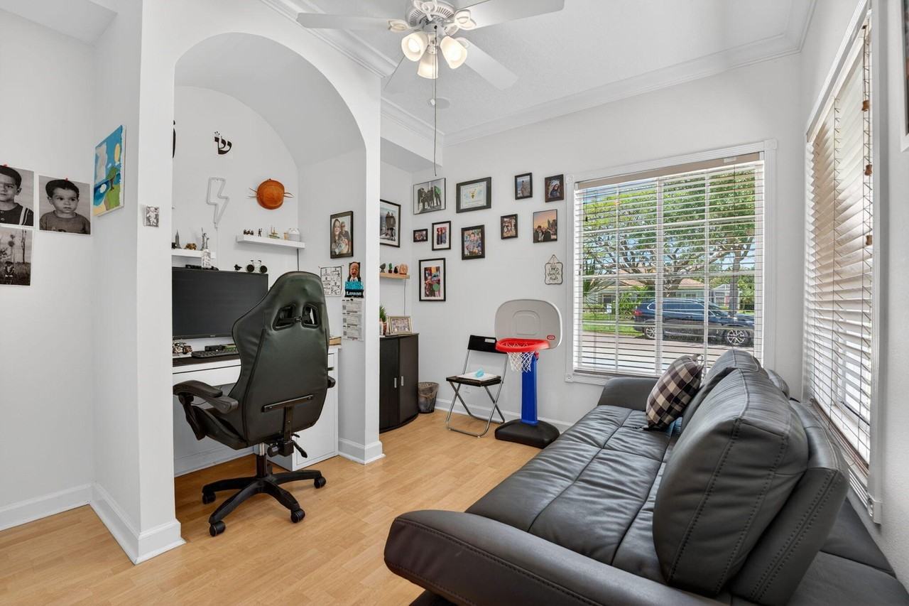 1092 Sw 42nd Ave - Photo 6 of 41