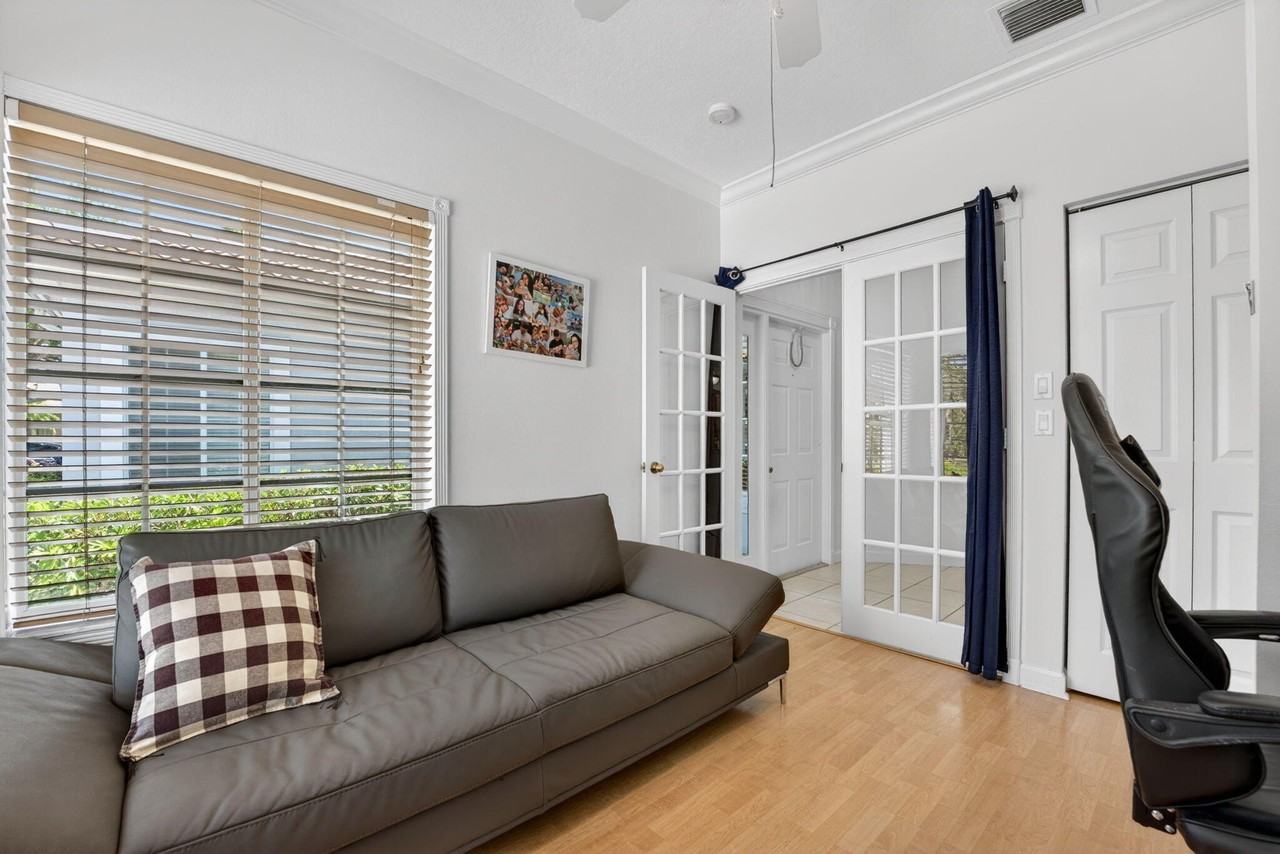 1092 Sw 42nd Ave - Photo 7 of 41