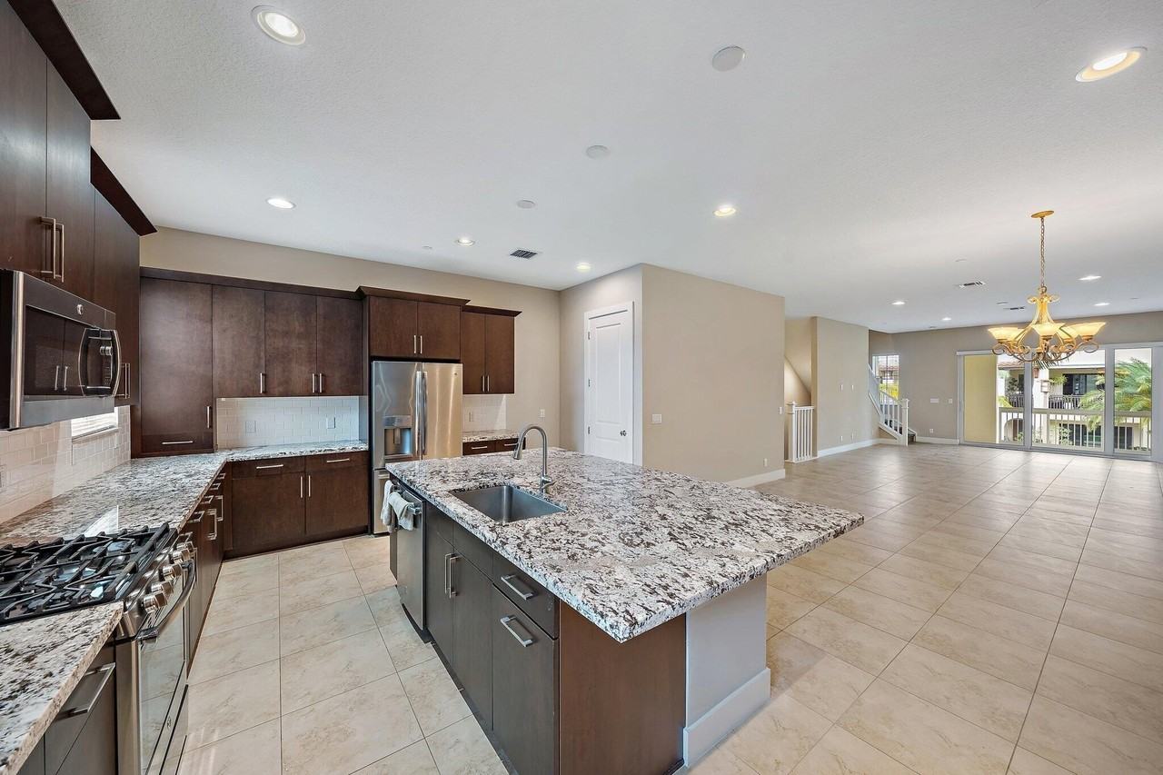 7112 Edison Pl - Photo 3 of 35