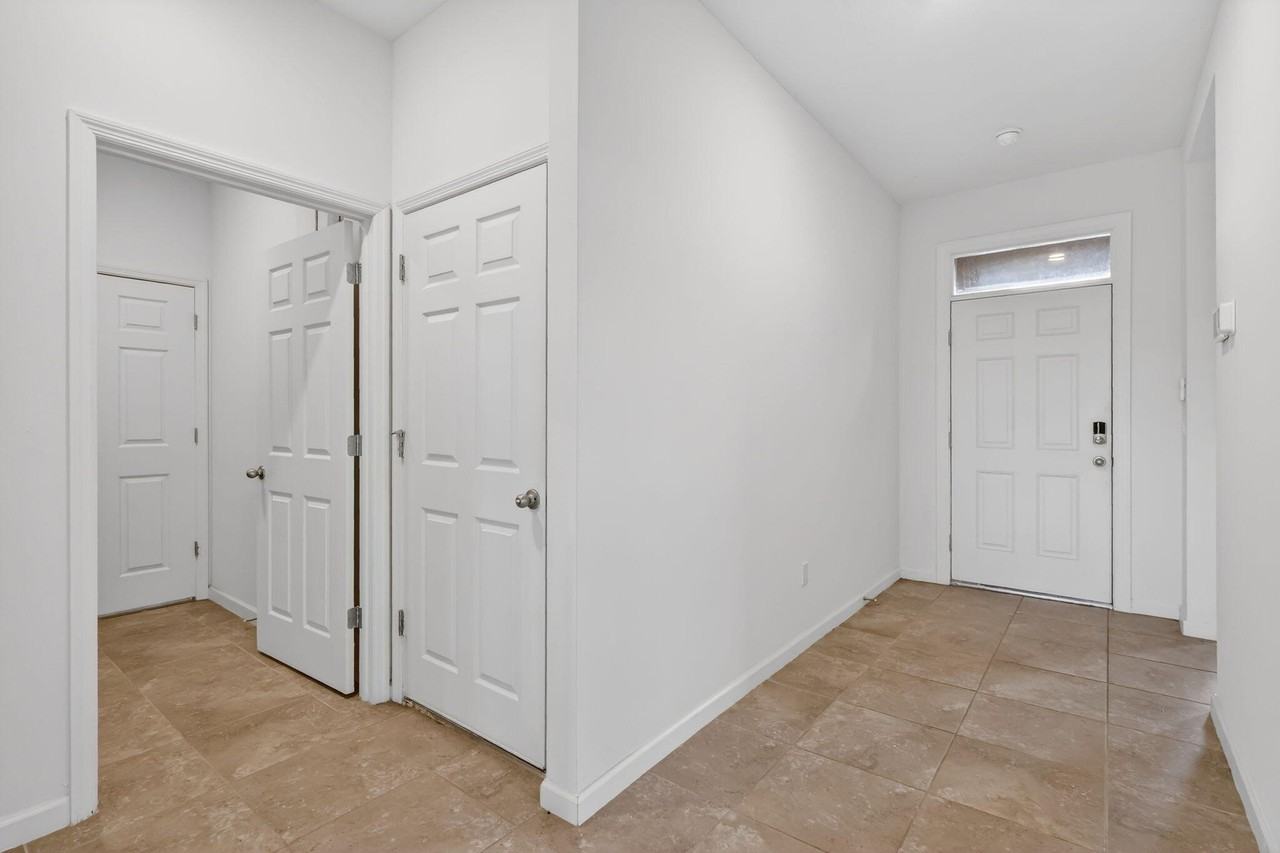 10552 Sw Toren Way - Photo 2 of 50