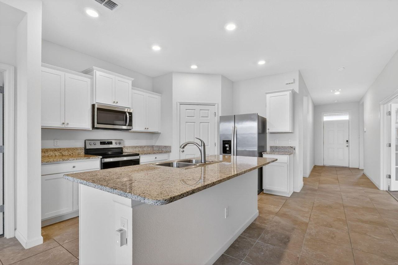 10552 Sw Toren Way - Photo 3 of 50