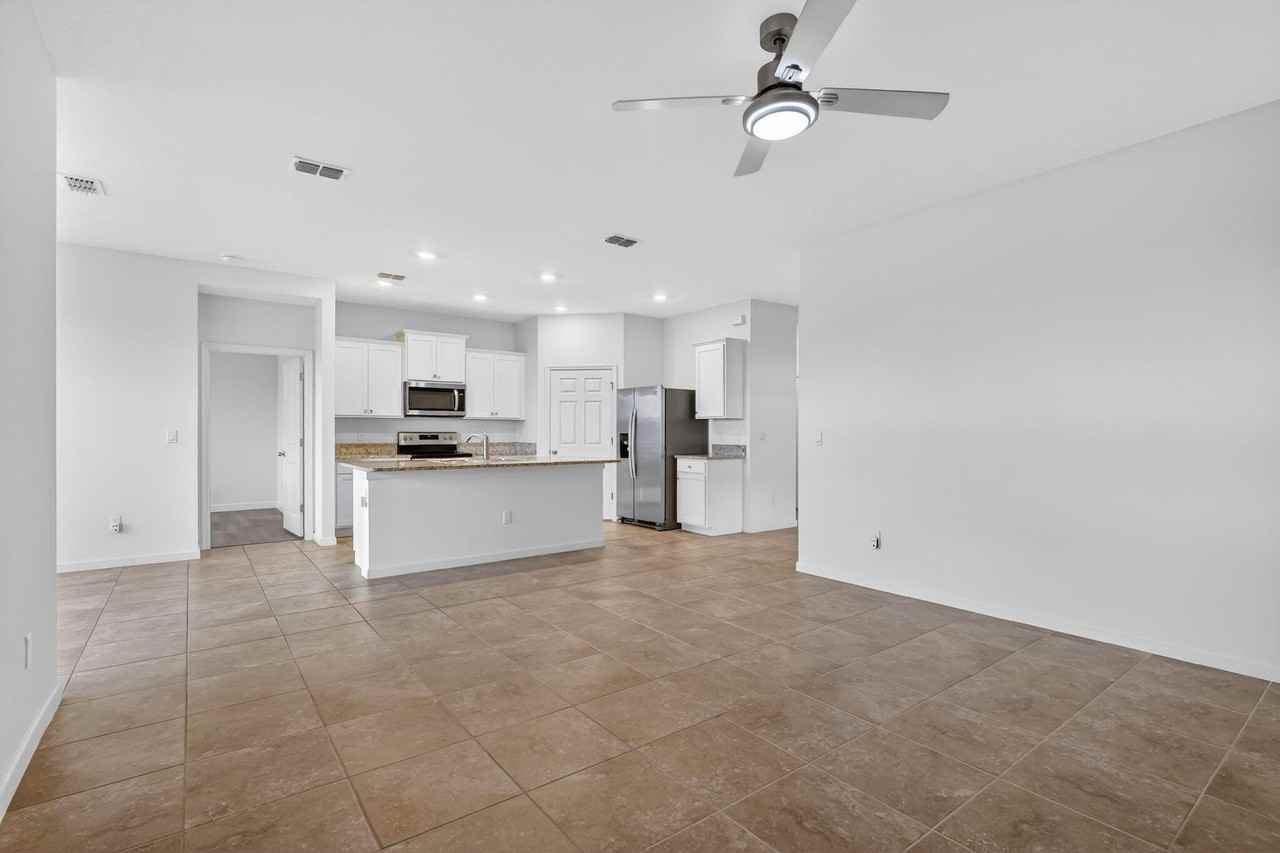 10552 Sw Toren Way - Photo 4 of 50