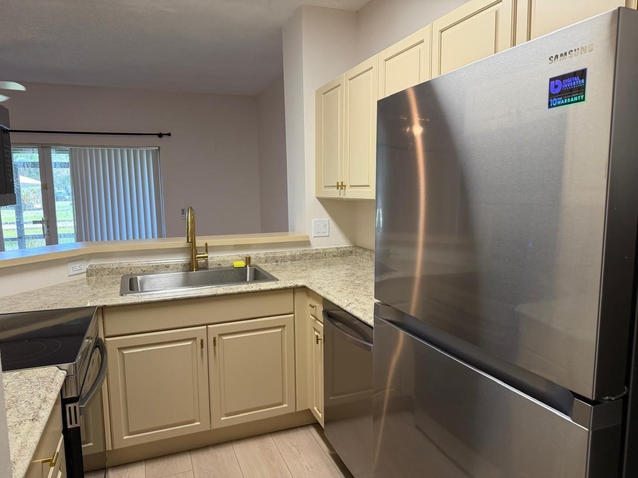 12032 Sw 5th Ct #12032 - Photo 6 of 37