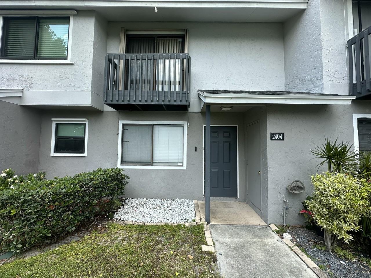 2404 Seaside Dr - Photo 3 of 36