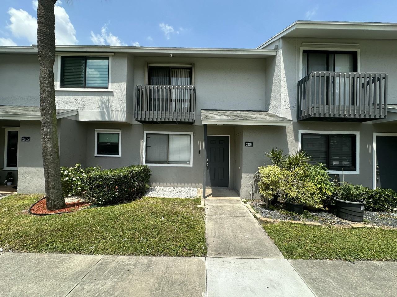 2404 Seaside Dr - Photo 4 of 36