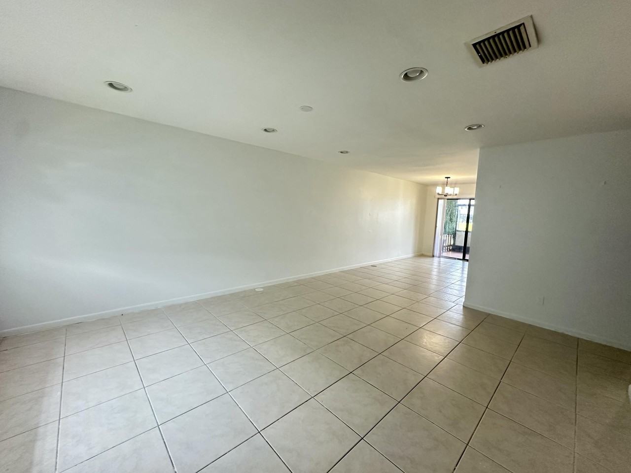 2404 Seaside Dr - Photo 5 of 36