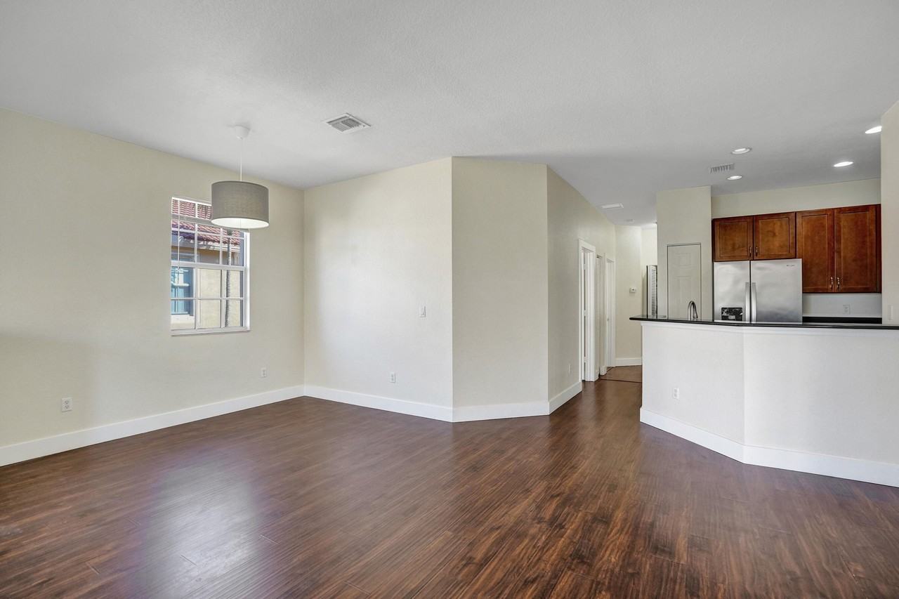 9075 Plymouth Pl - Photo 4 of 19