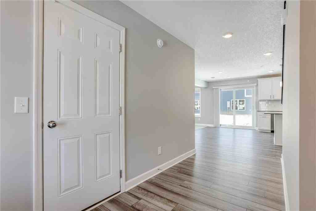 1142 Middlefield Rd - Photo 4 of 32
