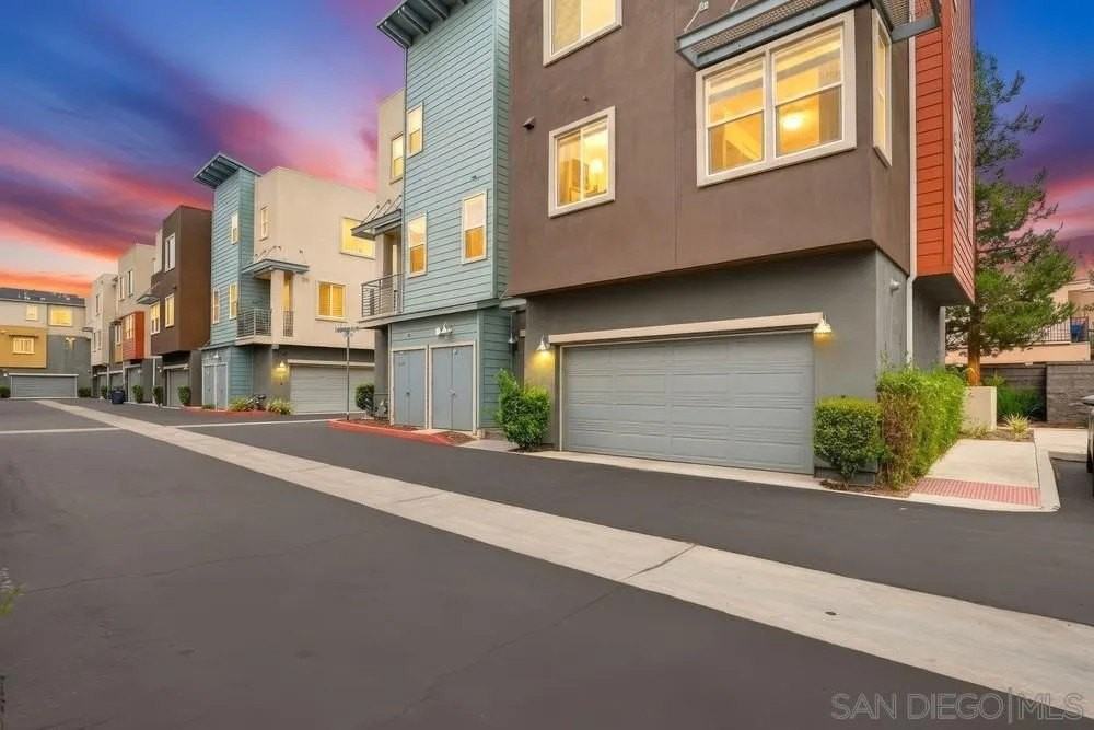 329 Antoni Gln #1404 - Photo 2 of 25
