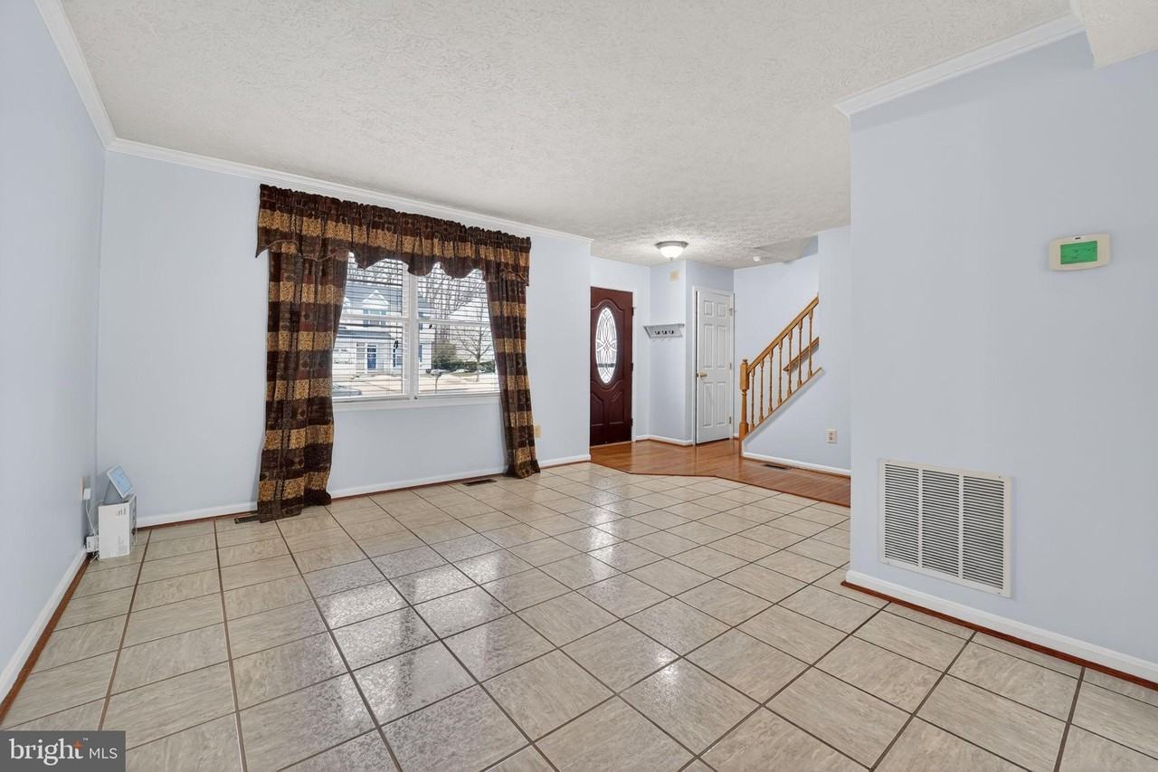 7916 Evesboro Dr - Photo 3 of 31