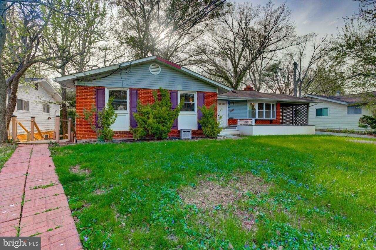 6628 Adrian St - Photo 2 of 50