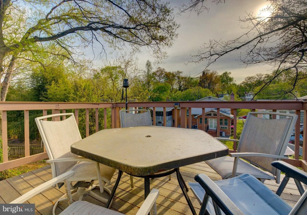 6628 Adrian St - Photo 6 of 50