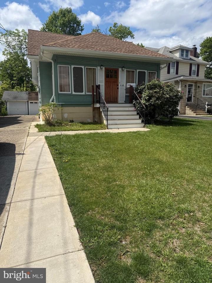 623 Lees Ave - Photo 2 of 21