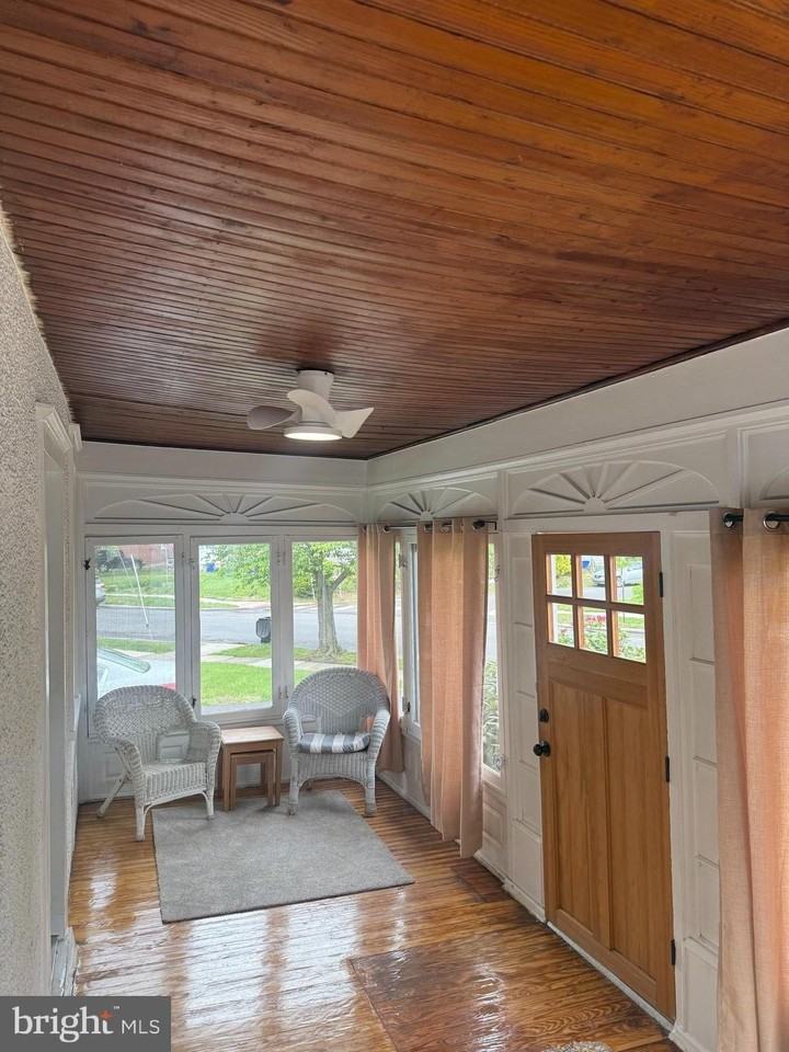 623 Lees Ave - Photo 3 of 21
