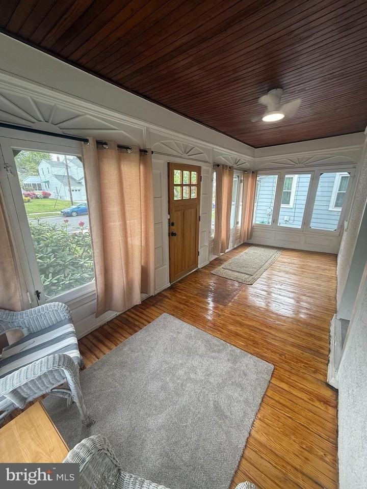 623 Lees Ave - Photo 4 of 21