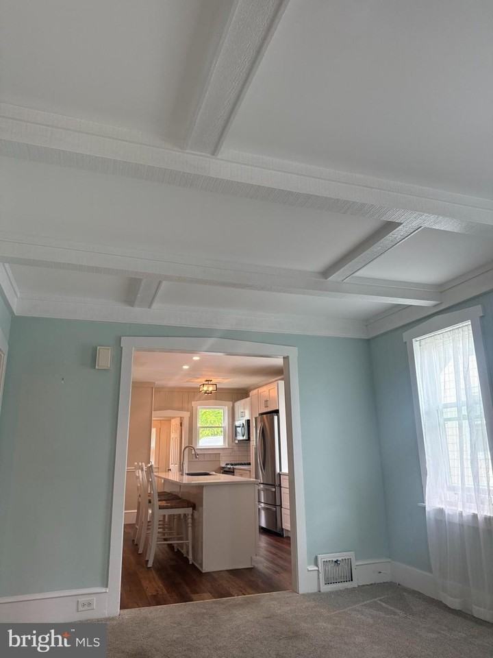 623 Lees Ave - Photo 5 of 21