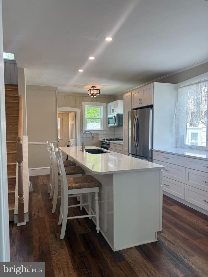 623 Lees Ave - Photo 6 of 21
