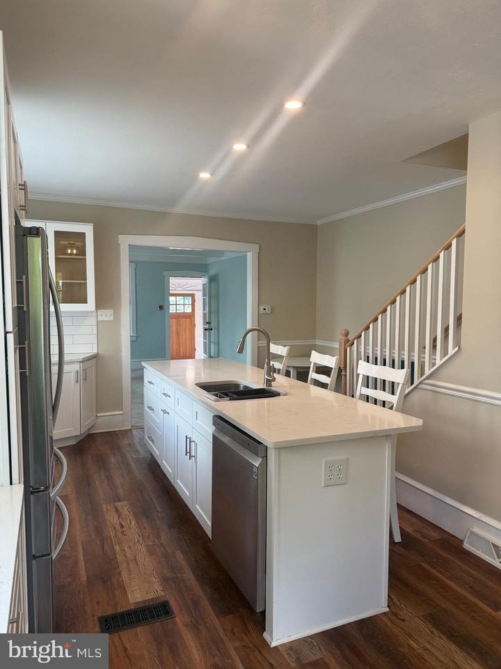 623 Lees Ave - Photo 7 of 21