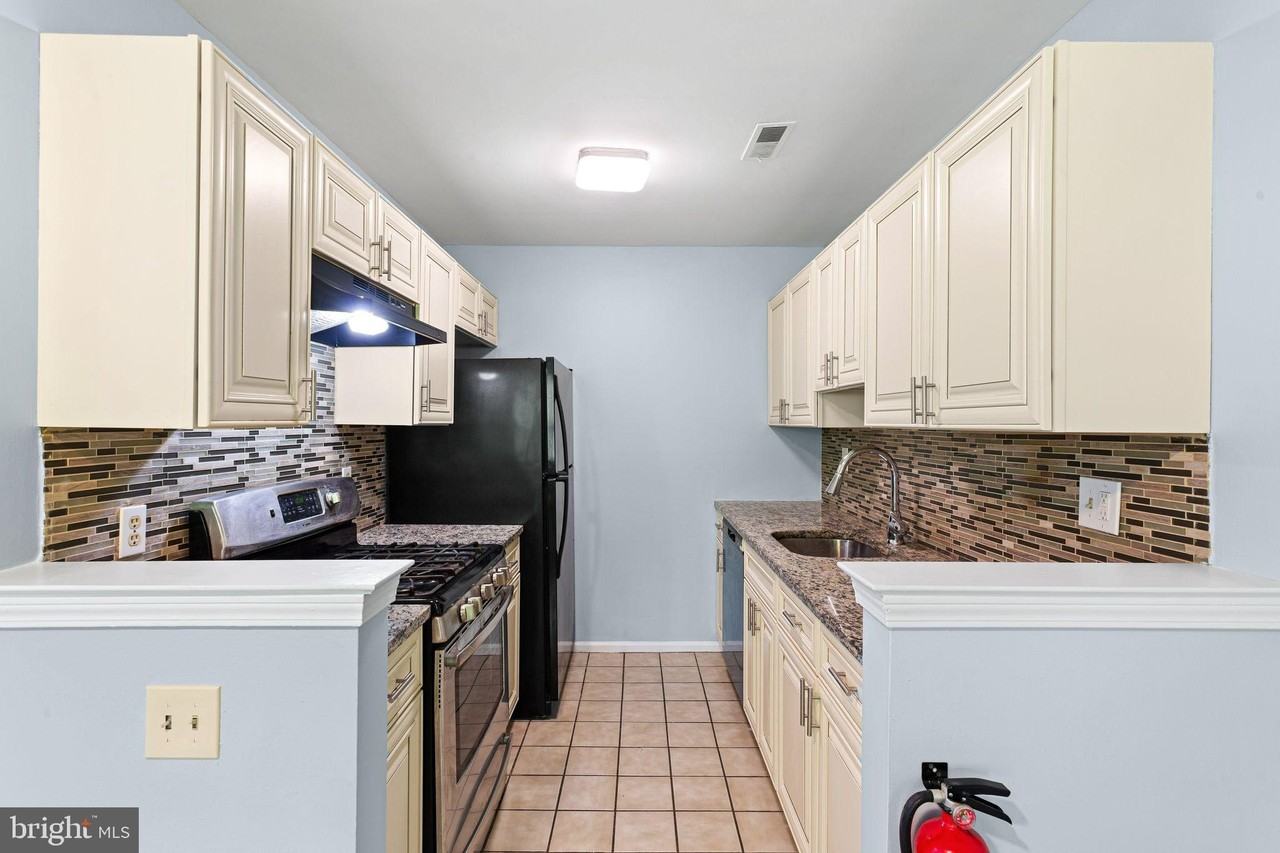 325 Tavistock - Photo 2 of 15