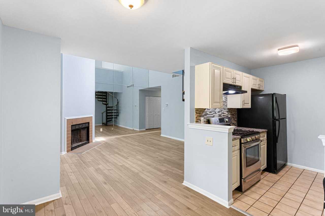 325 Tavistock - Photo 3 of 15
