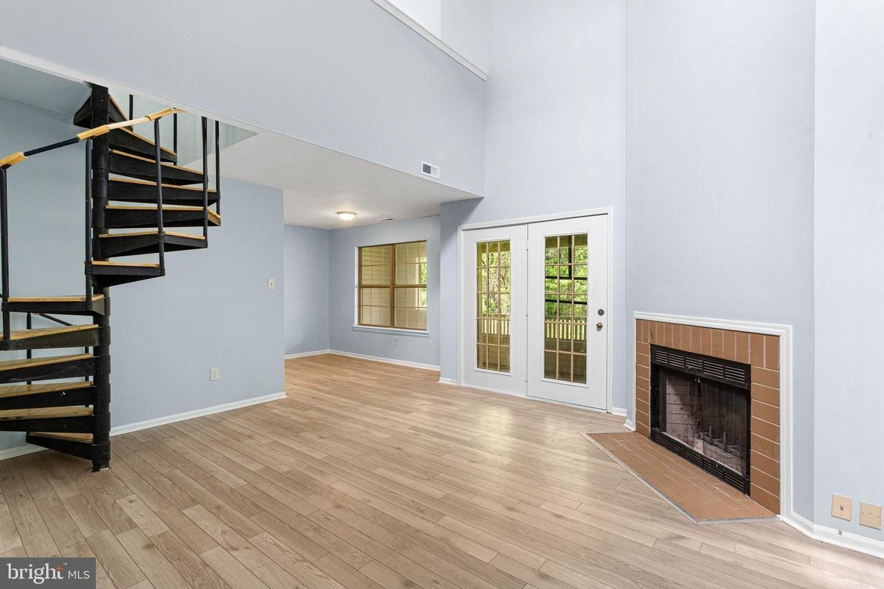325 Tavistock - Photo 4 of 15