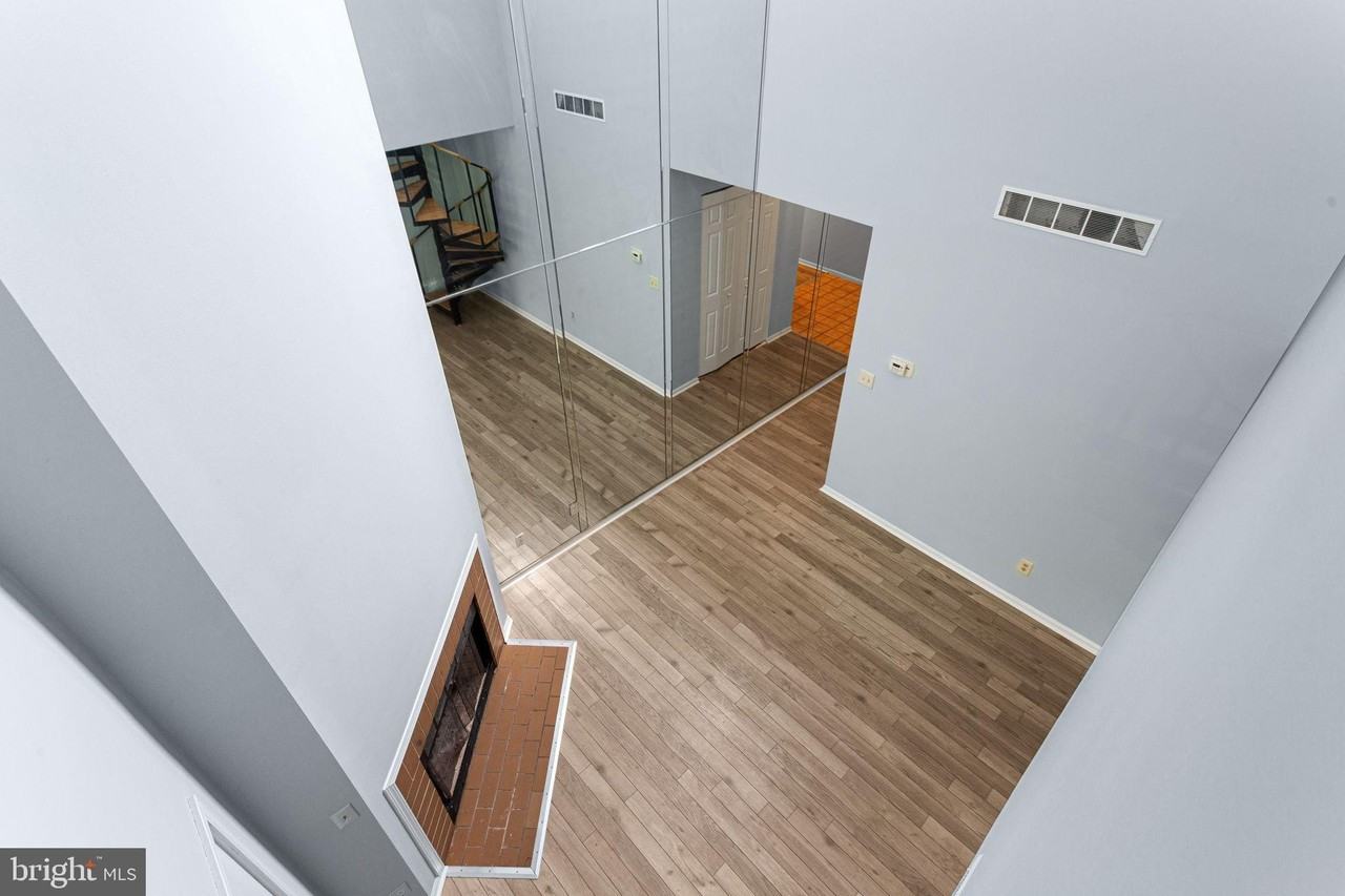 325 Tavistock - Photo 5 of 15
